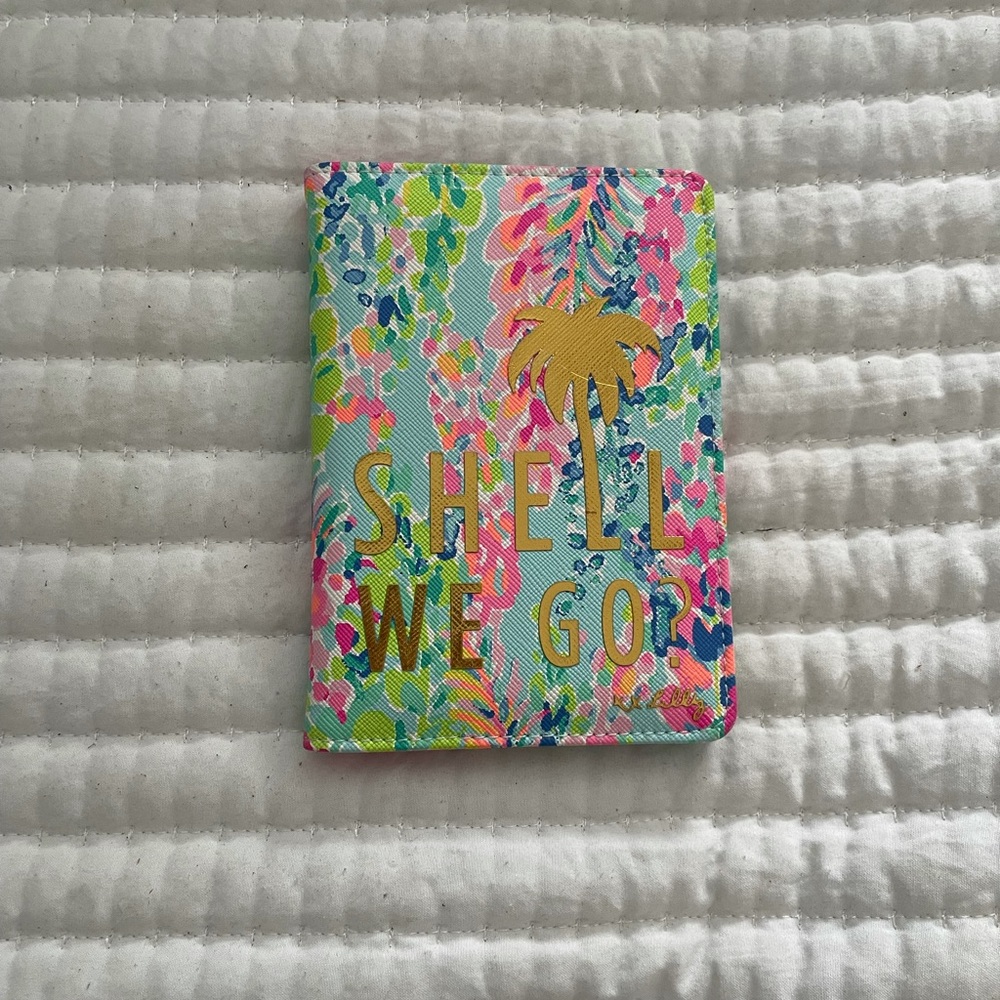 Lilly Pulitzer Shell We Go Passport Holder